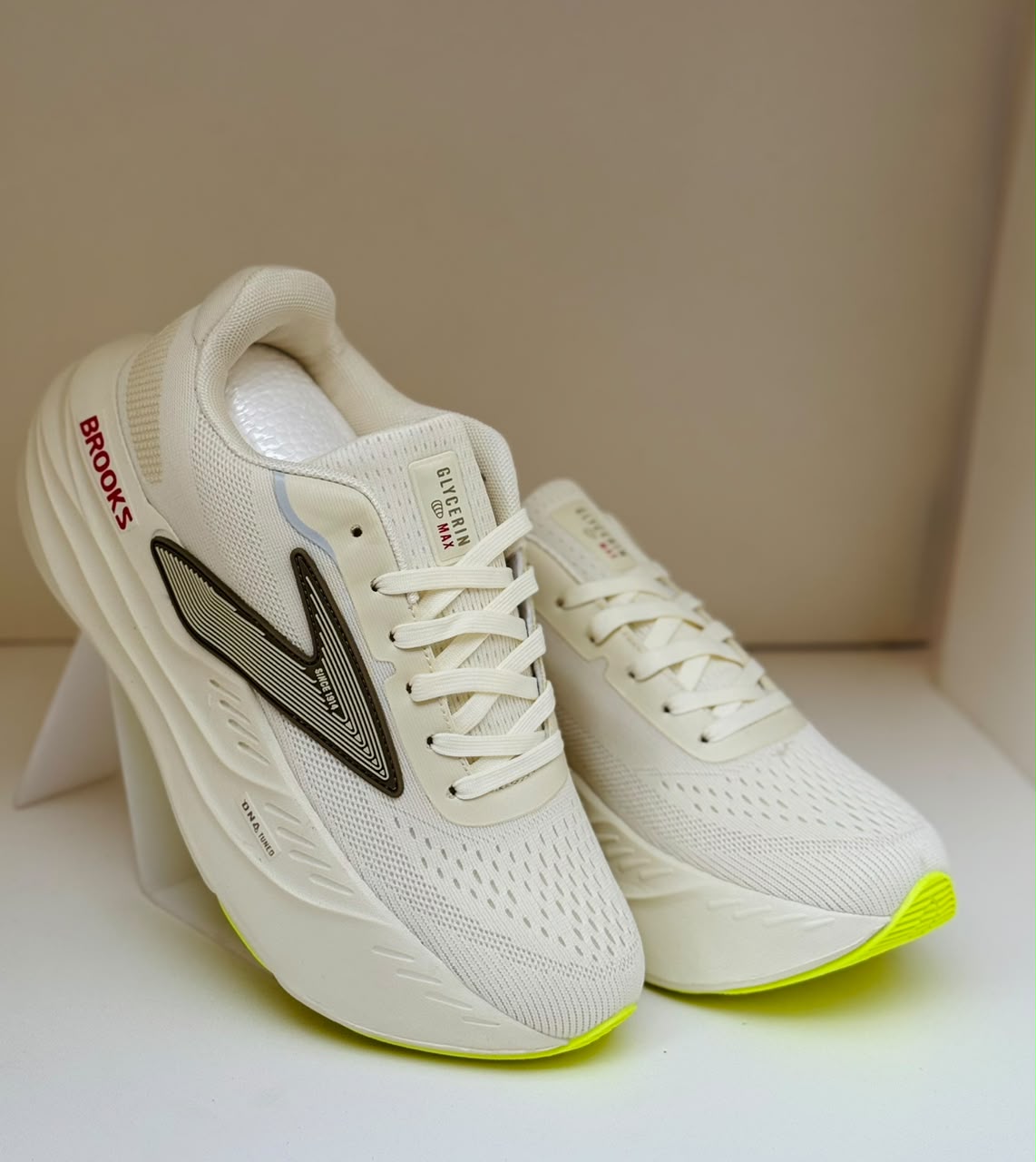 LuxeStep Beige Brooks