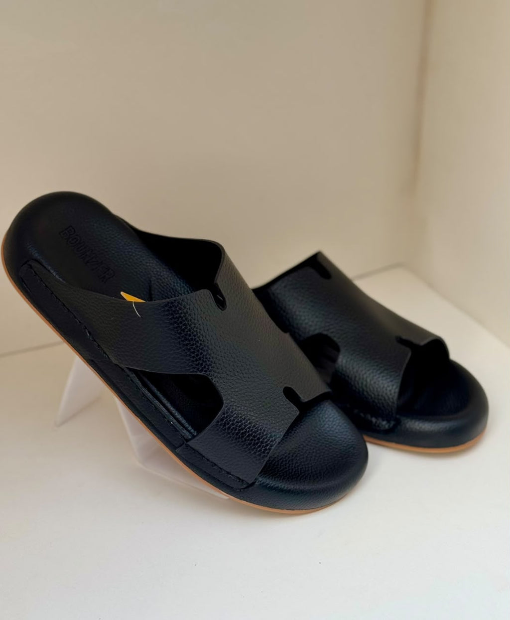UrbanFlex Black Wide-Strap Comfort Slippers