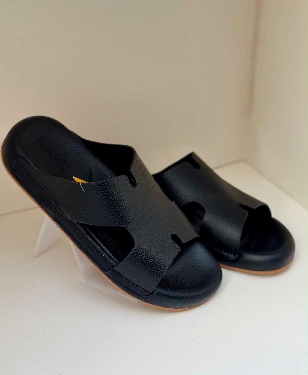 UrbanFlex Black Wide-Strap Comfort Slippers