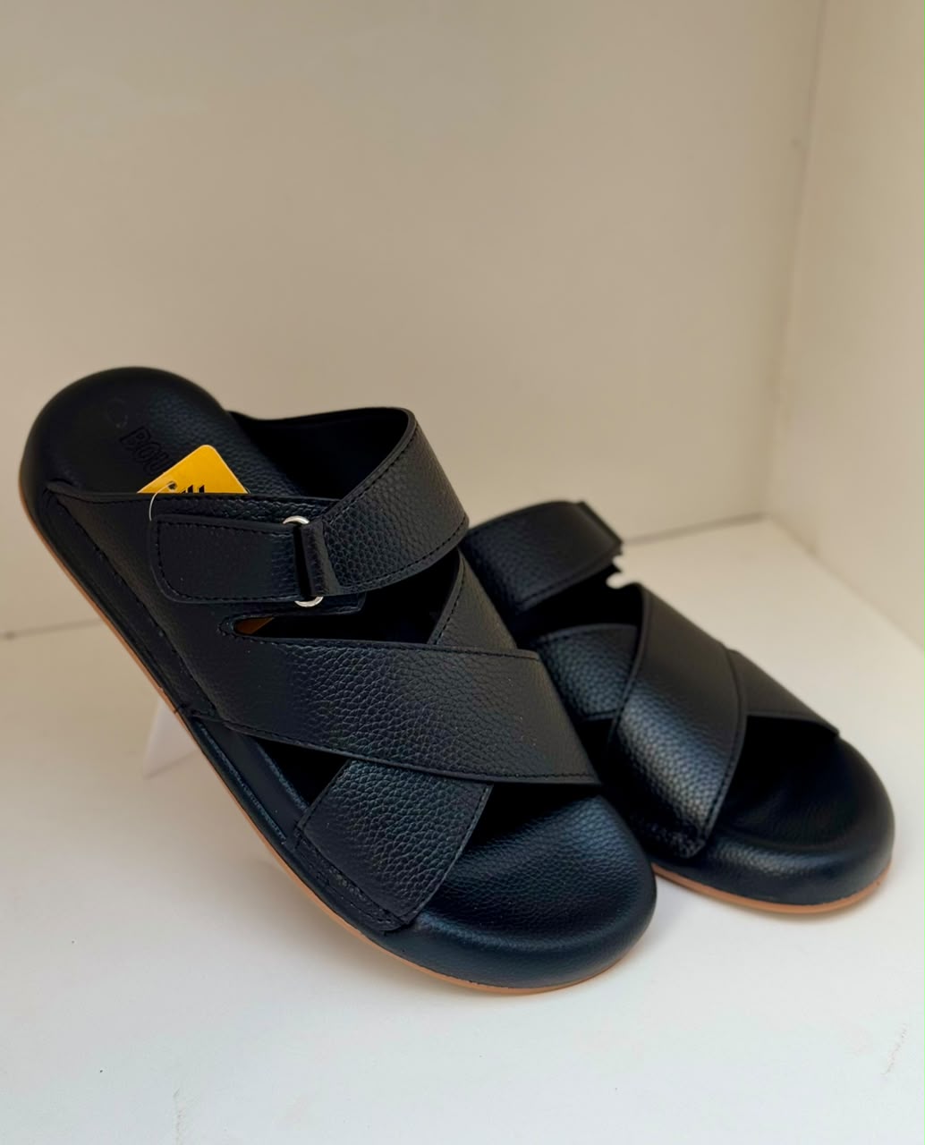 UrbanFlex Black Double-Cross Slippers